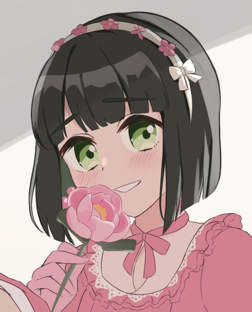 1girl black_hair blunt_bangs blunt_ends blush commentary_request dress flower flower_hairband gloves green_eyes grin hairband highres hisaka holding holding_flower link!_like!_love_live! love_live! momose_ginko official_alternate_costume pink_dress pink_flower pink_gloves ranunculus reflection_in_the_mirror_(love_live!) short_hair smile solo upper_body virtual_youtuber white_background white_hairband