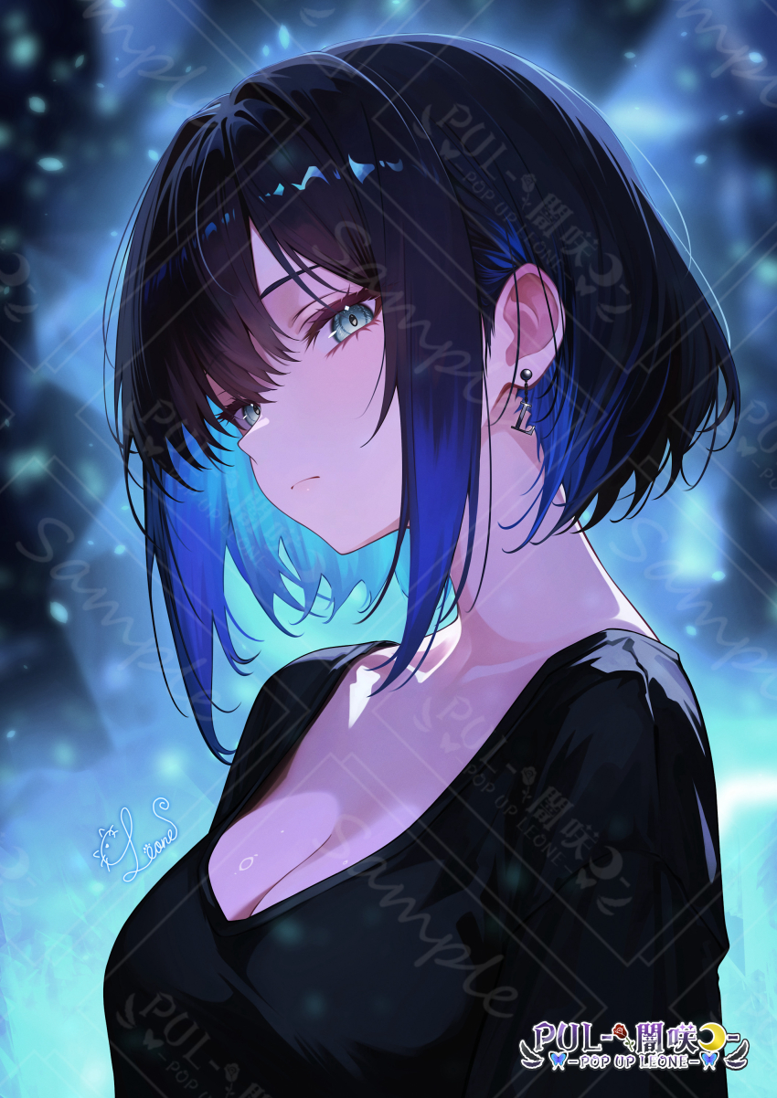1girl absurdres black_hair black_shirt blue_eyes blue_hair blurry bokeh breasts cleavage closed_mouth collarbone commentary_request depth_of_field earrings expressionless highres jewelry leone_(kamina0205) looking_at_viewer medium_breasts multicolored_hair original shirt short_hair sidelocks solo two-tone_hair upper_body