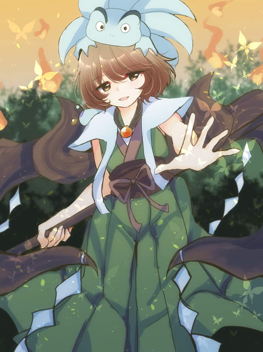 1other androgynous azuma_kaisen azuma_kaisen_(frog) brown_eyes brown_hair coat hakama hakama_skirt highres holding holding_weapon jacket jacket_on_shoulders japanese_clothes kesa_kujiru kesa_kujiru_(slug) len&#039;en ogata_garaiya ougi_hina polearm short_hair skirt smile solo weapon
