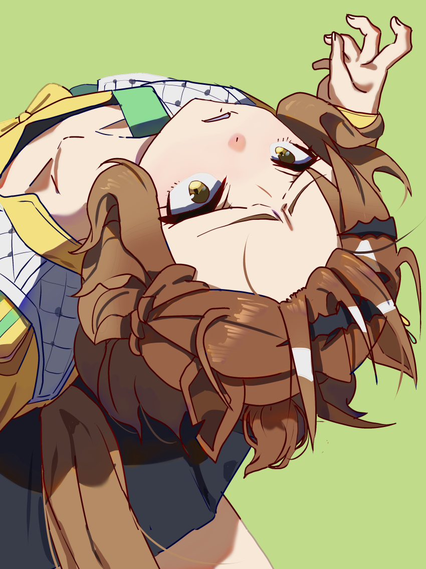 1girl absurdres ahoge animal_ears black_skirt braid brown_hair clothing_cutout commentary_request cropped_jacket earrings green_background hair_ornament half_up_braid highres horse_ears horse_girl horse_tail jacket jewelry jungle_pocket_(umamusume) leaning_back long_sleeves looking_at_viewer medium_hair multicolored_hair multiple_earrings no_uwazumi notched_ear open_clothes open_jacket pleated_skirt simple_background skirt solo streaked_hair tail tail_through_clothes umamusume white_hair x_hair_ornament yellow_eyes yellow_jacket