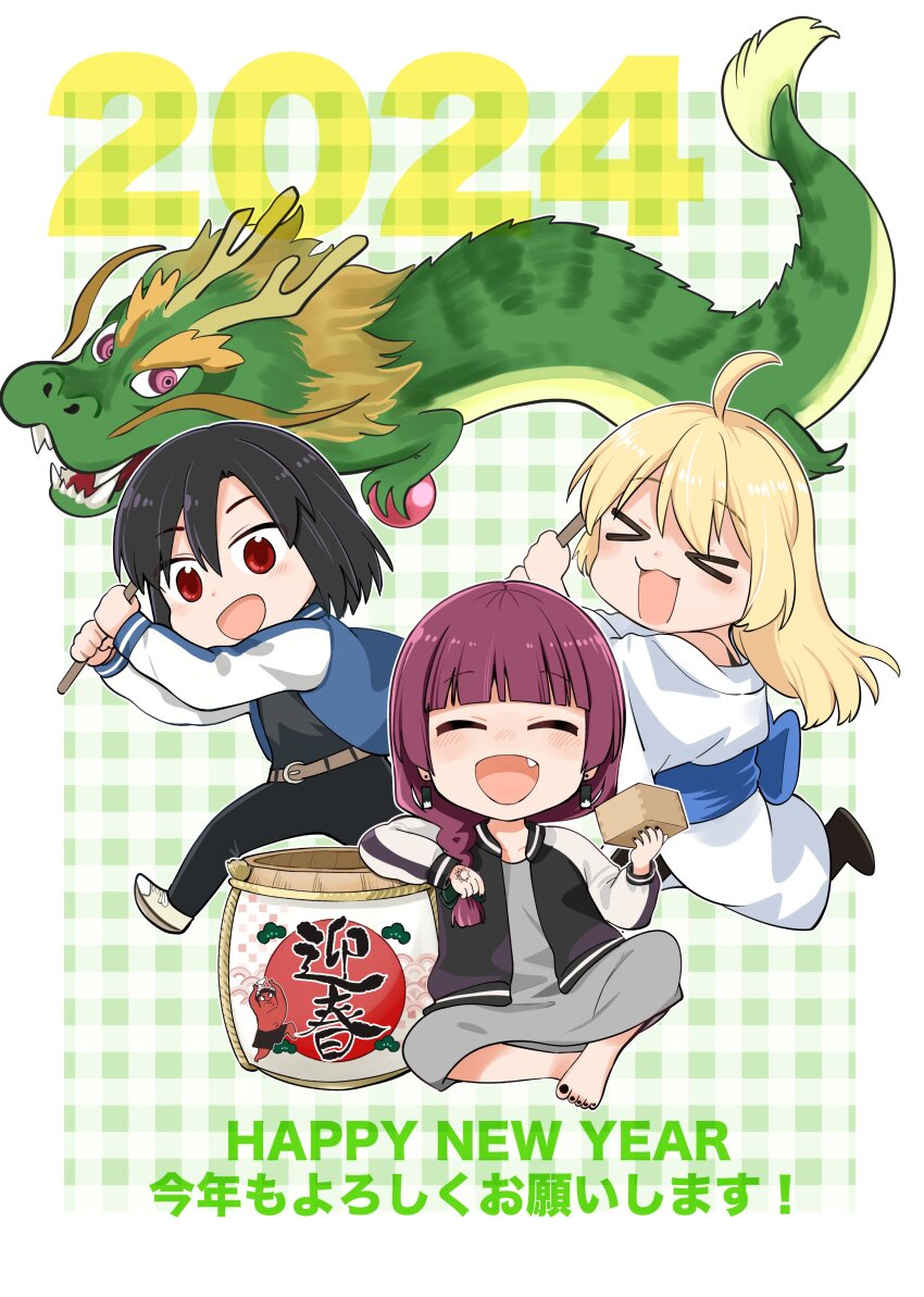 &gt;_&lt; 2024 3girls absurdres ahoge alcohol black_hair blonde_hair bocchi_the_rock! chibi chinese_zodiac closed_eyes dragon dress eastern_dragon fang happy_new_year highres hiroi_kikuri iwashita_shima jacket japanese_clothes kimono kumichou_(kumichoubox) long_hair multiple_girls new_year open_clothes open_jacket open_mouth purple_hair red_eyes sake shimizu_eliza short_hair sitting smile year_of_the_dragon