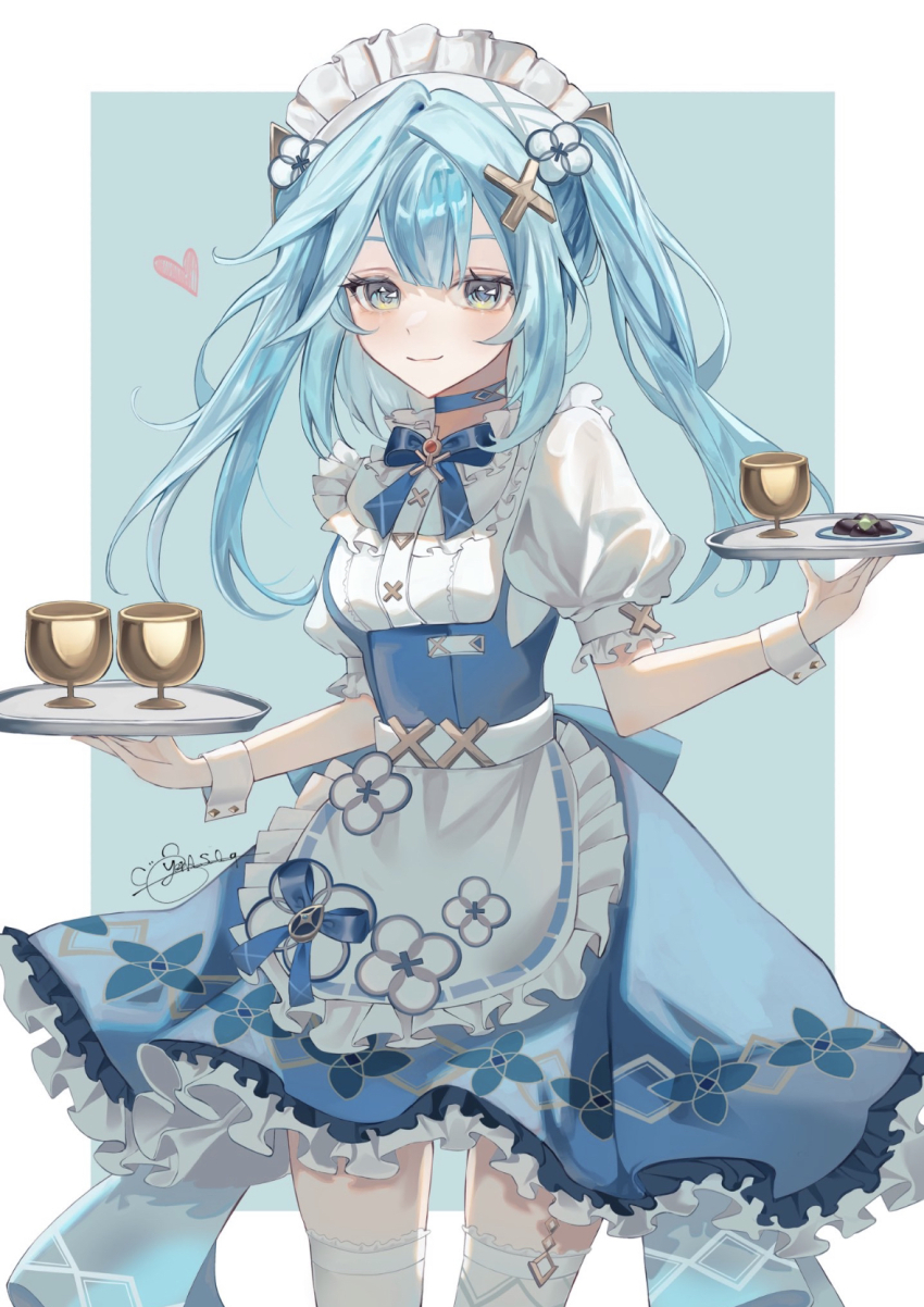 1girl apron aqua_background aqua_choker aqua_hair blue_bow blue_dress border bow brooch choker commentary cowboy_shot dress faruzan_(genshin_cafe_in_seoul)_(genshin_impact) faruzan_(genshin_impact) frilled_apron frilled_dress frills genshin_impact glass green_eyes hair_ornament heart highres holding holding_tray jewelry light_blush long_hair looking_at_viewer maid_apron maid_headdress official_alternate_costume outside_border puffy_sleeves signature smile solo symbol-shaped_pupils thighhighs tray triangle-shaped_pupils white_border white_thighhighs white_wrist_cuffs wrist_cuffs x_hair_ornament yena_s zettai_ryouiki