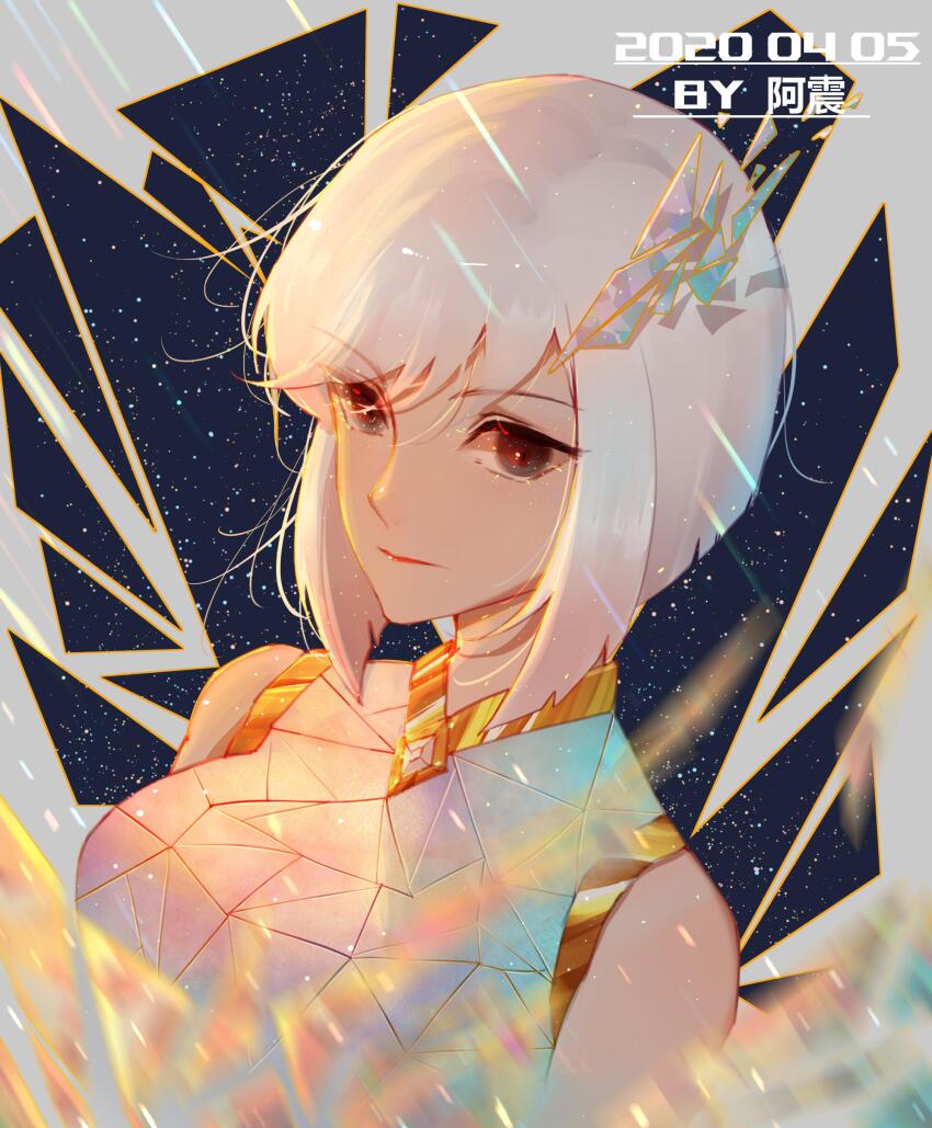 1girl absurdres artist_name bare_shoulders blue_background blue_eyes broken_glass closed_mouth dated glass hair_ornament highres jing_(wangzhe_rongyao) portrait shirt short_hair sleeveless sleeveless_shirt smile solo wangzhe_rongyao white_hair white_shirt yi_er_san