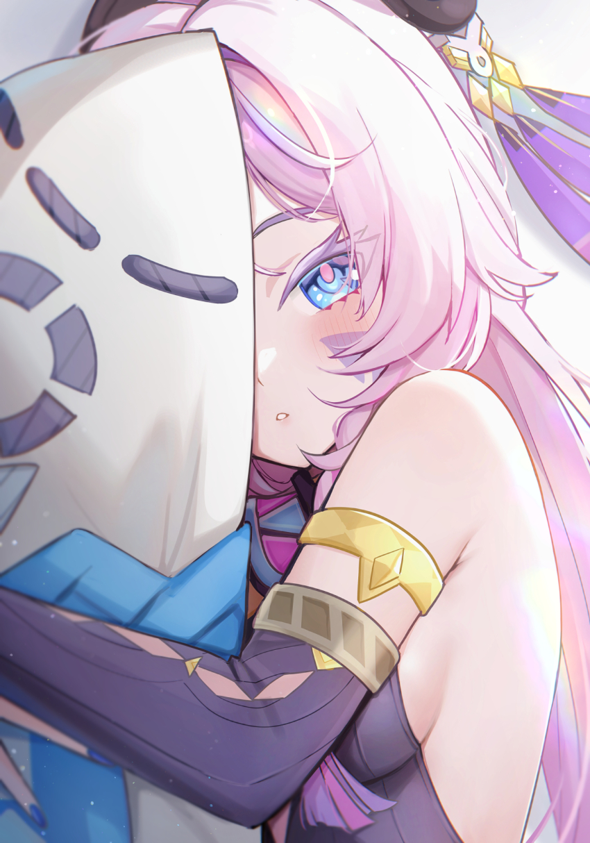 1girl armlet bare_shoulders blue_eyes citlali_(genshin_impact) colored_eyelashes commentary_request facial_mark genshin_impact highres jewelry long_hair looking_at_viewer parted_lips partial_commentary pillow pink_hair pink_pupils solo upper_body ura_(hamburg_oniku)