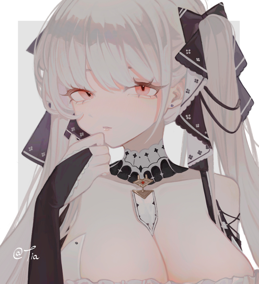 1girl azur_lane bare_shoulders between_breasts black_ribbon blonde_hair breasts cleavage formidable_(azur_lane) grey_background hair_ribbon highres large_breasts long_hair looking_at_viewer necktie necktie_between_breasts red_eyes ribbon simple_background solo tiatan twintails two-tone_ribbon upper_body white_ribbon