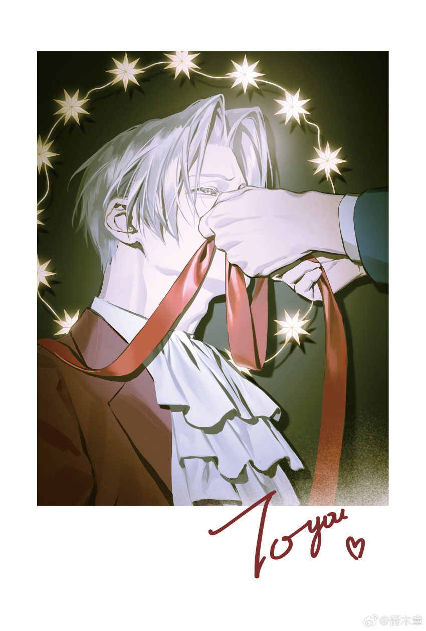 2boys absurdres ace_attorney ascot christmas curtained_hair fan_mu_zhang grey_hair highres holding holding_ribbon jacket lapels looking_at_another male_focus merry_christmas miles_edgeworth multiple_boys notched_lapels phoenix_wright postcard red_jacket red_ribbon ribbon short_hair solo_focus upper_body watermark weibo_watermark white_ascot