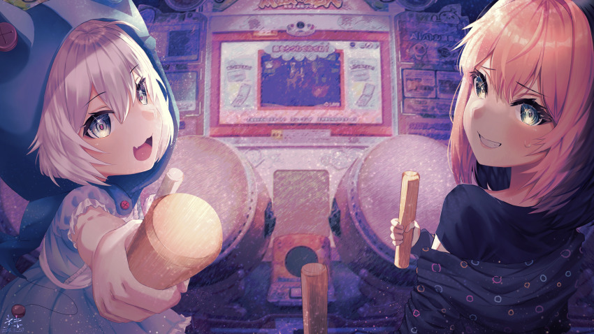 2girls :3 :d arcade_cabinet black_hair black_jacket black_shirt blue_capelet blue_dress capelet chirou_(osu!) colored_bangs commentary contest_winner dress drum english_commentary fang foreshortening grey_eyes grin highres holding hood hooded_capelet indoors instrument jacket looking_at_viewer looking_back multiple_girls nekichu nervous_smile off_shoulder open_mouth osu! pink_hair pippi_(osu!) second-party_source shirt short_sleeves skin_fang smile sweatdrop taiko_drum taiko_no_tatsujin taiko_sticks white_hair