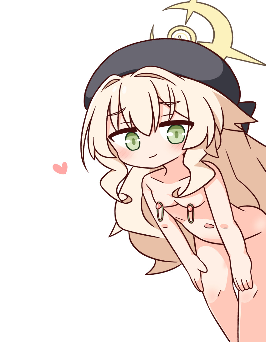 1girl beret black_hat blonde_hair blue_archive blush breasts closed_mouth commentary_request green_eyes hair_between_eyes hair_intakes halo hana_kazari hands_on_own_thighs hat heart highres leaning_forward long_hair looking_at_viewer navel nipples nude professor_niyaniya_(blue_archive) rubber_band simple_background small_breasts smile solo very_long_hair white_background