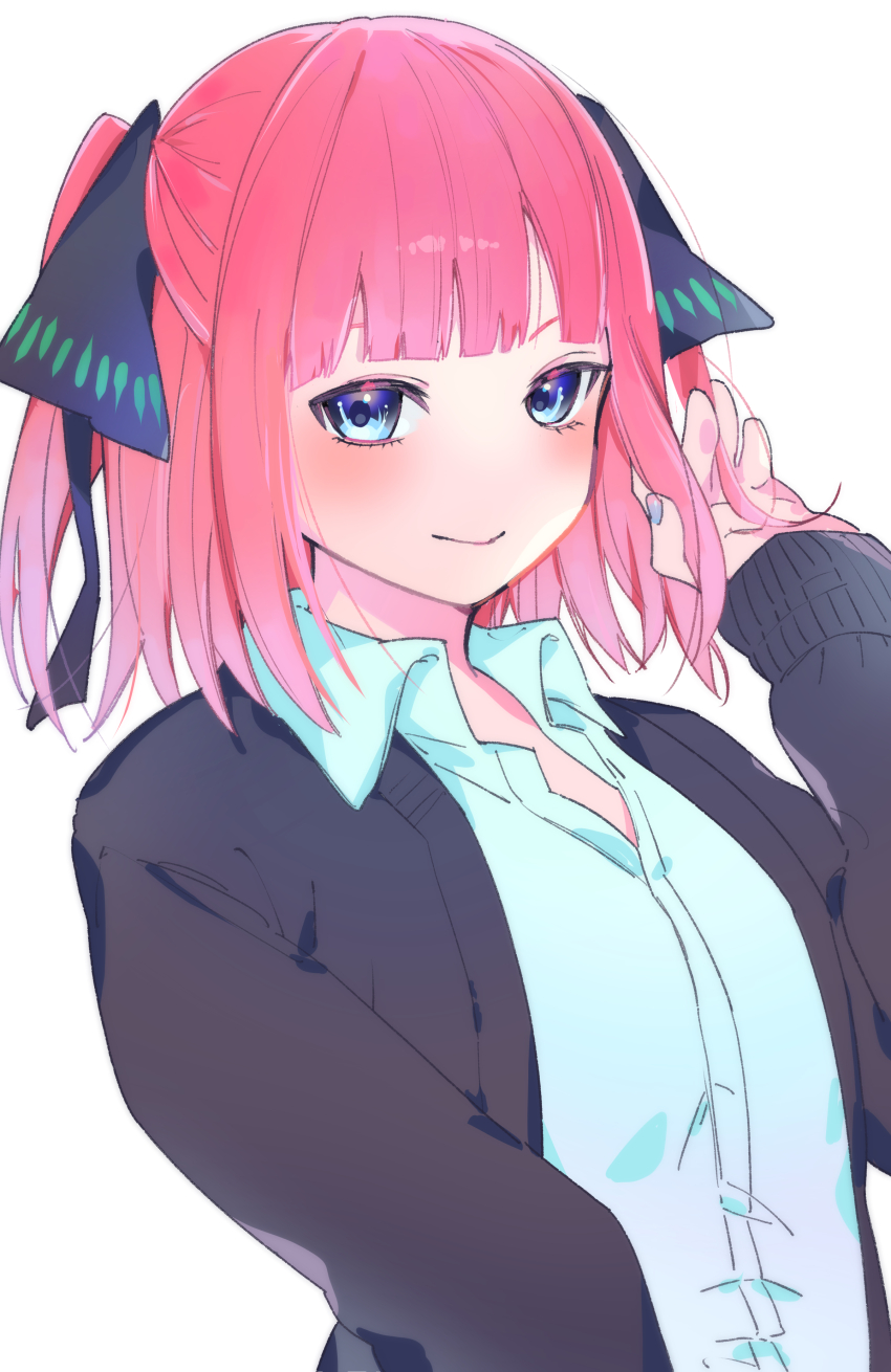 1girl absurdres black_cardigan blue_eyes blue_shirt blush butterfly_hair_ornament cardigan closed_mouth collared_shirt go-toubun_no_hanayome hair_ornament highres looking_at_viewer medium_hair nakano_nino open_cardigan open_clothes pink_hair playing_with_hair shirt simple_background solo valentine_(02140314c) white_background
