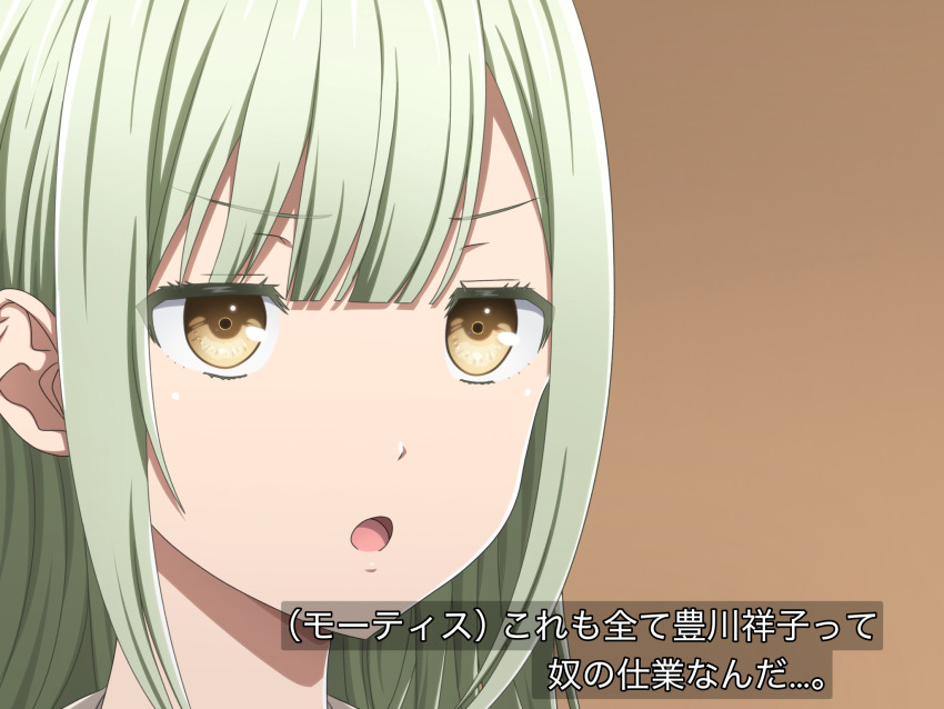 1girl bang_dream! bang_dream!_it&#039;s_mygo!!!!! brown_background commentary green_hair highres long_hair mortis_(bang_dream!) mortis_(persona)_(bang_dream!) noshimurin open_mouth sidelocks solo subtitled translation_request wakaba_mutsumi yellow_eyes