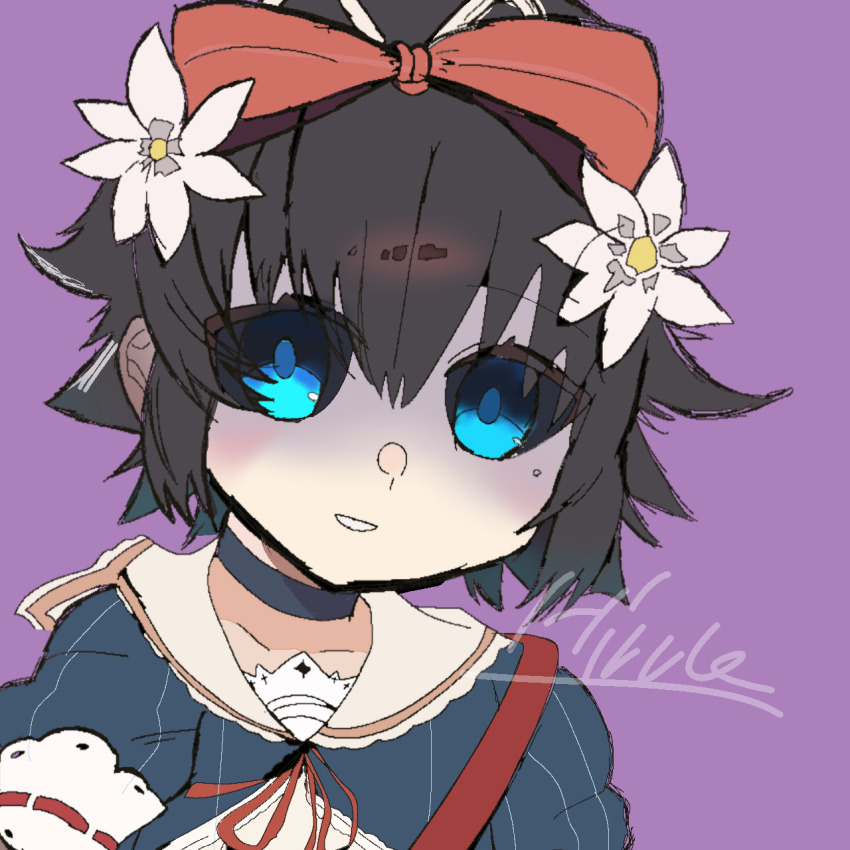 1girl artist_name black_choker black_hair black_sclera blue_eyes bow choker collarbone colored_sclera flower grimms_echoes grin hair_bow hair_flower hair_ornament looking_at_viewer purple_background red_bow shaded_face short_hair simple_background smile solo source_request teeth upper_body user_xfvd2525 void_snow_white_(grimms_echoes)