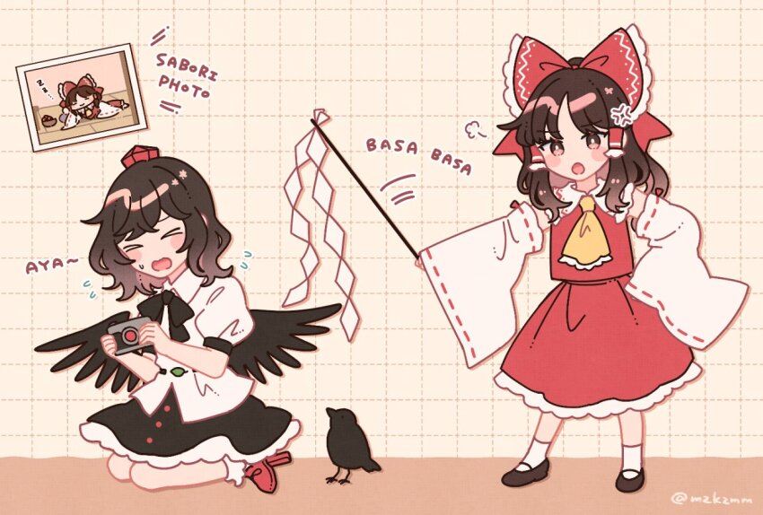 &gt;_&lt; 2girls anger_vein ascot ayaya~ belt bird bird_girl bird_wings black_footwear black_ribbon black_skirt black_trim blush bow bowl brown_background brown_eyes brown_hair camera chibi closed_eyes closed_mouth collar commentary_request crow detached_sleeves emphasis_lines flying_sweatdrops food frilled_ascot frilled_bow frilled_hair_tubes frilled_skirt frills geta gohei green_belt grid_background hair_tubes hakurei_reimu hand_on_own_hip hat holding holding_camera holding_gohei long_sleeves looking_up lying medium_hair motion_lines mozukuzu_(manukedori) multiple_girls neck_ribbon open_mouth outstretched_arm parted_bangs puff_of_air puffy_short_sleeves puffy_sleeves red_bow red_footwear red_hat red_ribbon red_shirt red_skirt ribbon ribbon-trimmed_sleeves ribbon_trim romaji_text seiza shameimaru_aya shirt short_sleeves sitting skirt sleeping smile socks sweatdrop swept_bangs swinging swinging_weapon tengu-geta tokin_hat touhou translation_request twitter_username v-shaped_eyebrows white_collar white_shirt white_sleeves white_socks wide_sleeves wings yellow_ascot zzz