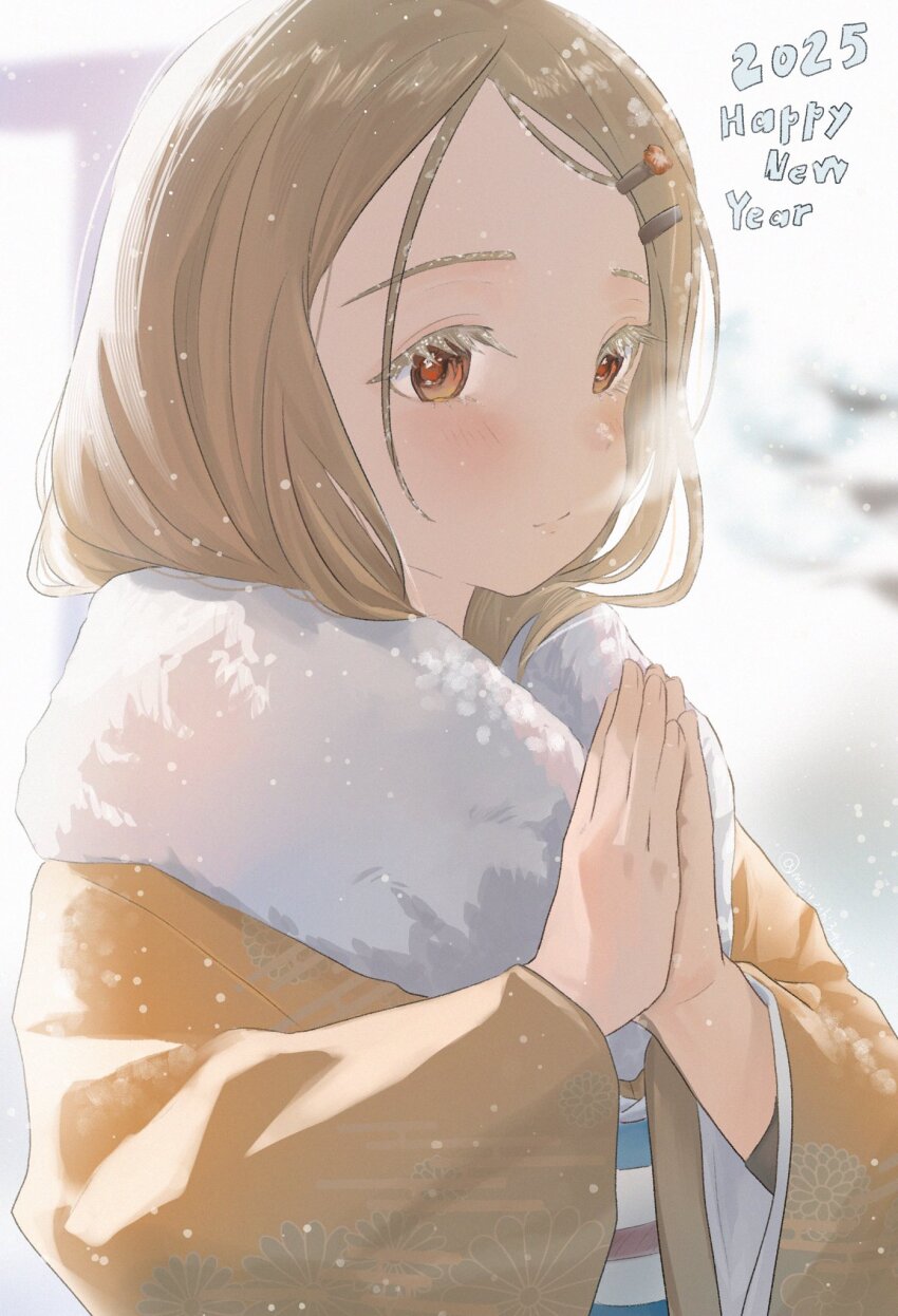 1girl 2025 blush breath fur_trim gakuen_idolmaster grey_hair happy_new_year hatsumoude highres idolmaster japanese_clothes kimono long_hair mejida_(mejiroshi3464) new_year orange_eyes outdoors own_hands_clasped own_hands_together shinosawa_hiro snowing solo upper_body