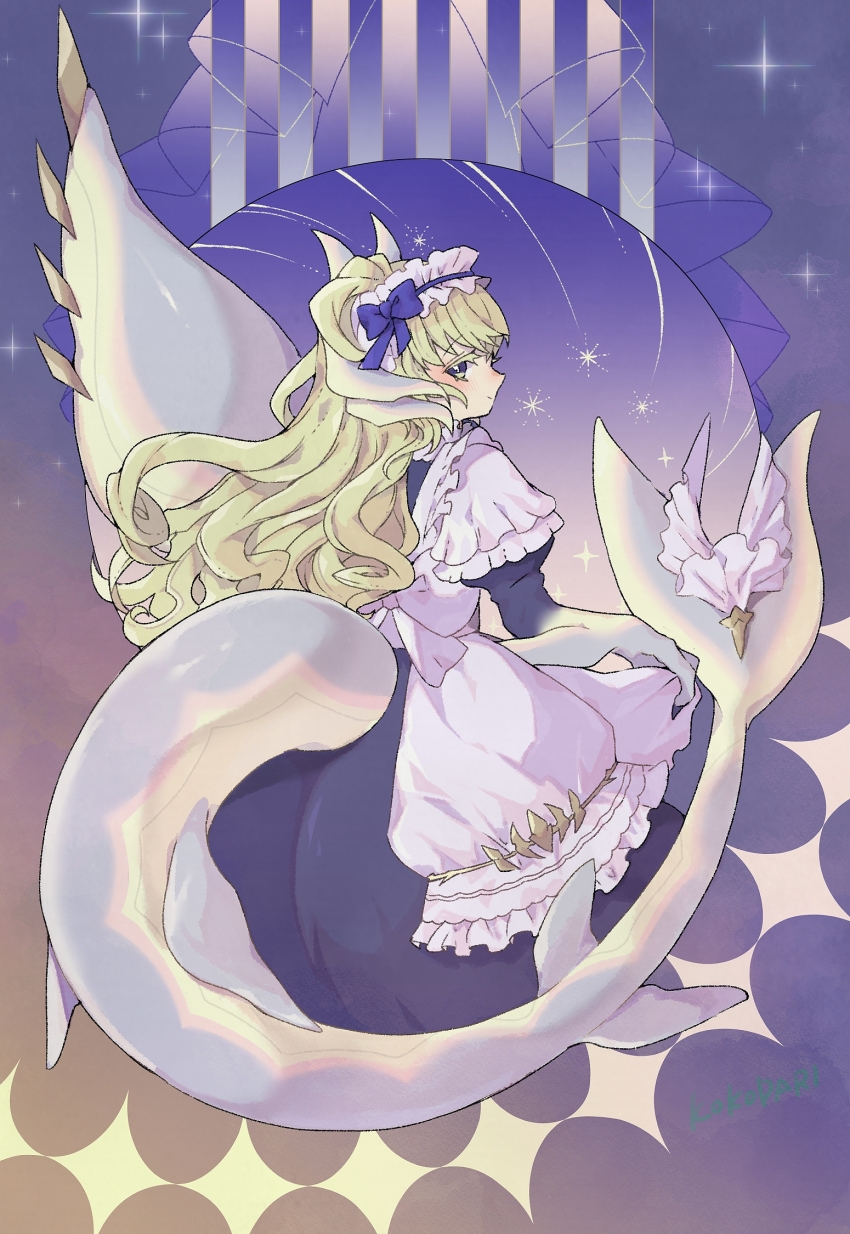 1girl abstract_background apron blonde_hair blue_background blue_bow blue_dress blue_eyes blue_ribbon blush bow brown_scales clawed_hands clothes_lift commentary_request dragon_claw dragon_girl dragon_horns dragon_tail dragon_wings dress dress_lift duel_monster floating_hair frilled_hat frills from_behind gradient_background hat hat_on_tail highres horns kokodari lattice_dragonmaid light_smile long_hair looking_at_viewer looking_back maid_apron maid_headdress ribbon scales single_wing solo sparkle spiked_tail tail wings yellow_background yu-gi-oh!