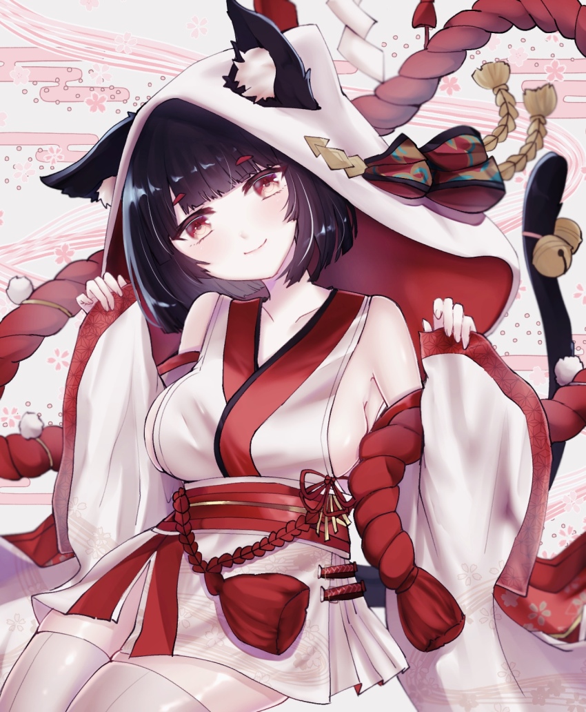 1girl animal_ear_fluff animal_ears azur_lane bell black_hair breasts cat_ears cat_tail commentary_request egasumi fang fingernails hands_up highres japanese_clothes jingle_bell kimono kimono_skirt looking_at_viewer official_alternate_costume red_eyes ruchita sideboob sideless_kimono simple_background sleeveless sleeveless_kimono smile solo tail tail_bell tail_ornament thighhighs uchikake wataboushi white_kimono white_thighhighs yamashiro_(azur_lane) yamashiro_(bridal_attack!)_(azur_lane)