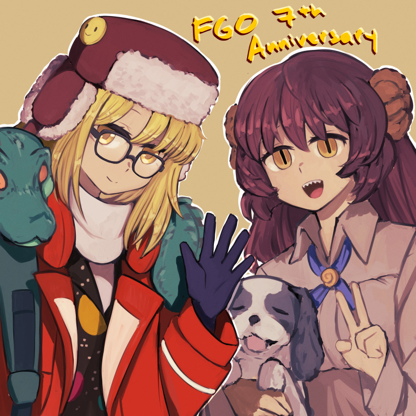 2girls absurdres animal animal_on_shoulder black-framed_eyewear blonde_hair brown_hair commentary crocodilian english_commentary fate/grand_order fate_(series) fossil_hair_ornament fur_hat glasses hair_between_eyes hat highres holding holding_animal long_hair long_sleeves looking_at_viewer mary_anning_(fate) multiple_girls open_mouth paul_bunyan_(fate) salieri_22 sharp_teeth slit_pupils smile spaniel_(dog) super_bunyan_(fate) super_bunyan_(first_ascension)_(fate) teeth v waving yellow_eyes