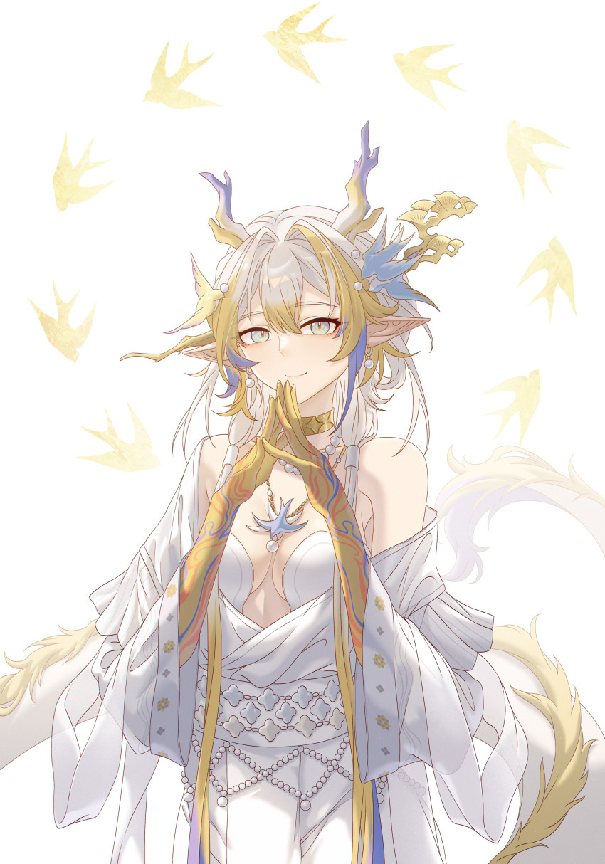 1girl absurdres ambience_synesthesia arknights bare_shoulders blonde_hair blue_hair breasts chinese_commentary choker cleavage closed_mouth colored_extremities commentary_request cowboy_shot dragon_girl dragon_horns dragon_tail dress earrings green_eyes hair_between_eyes hair_intakes highres horns innoarukugyou jewelry long_hair looking_at_viewer medium_breasts multicolored_hair necklace off_shoulder own_hands_together pearl_necklace pointy_ears sash shu_(arknights) shu_(bingwenyuyou)_(arknights) simple_background smile solo standing steepled_fingers tail white_background white_dress white_hair white_sash wide_sleeves yellow_choker