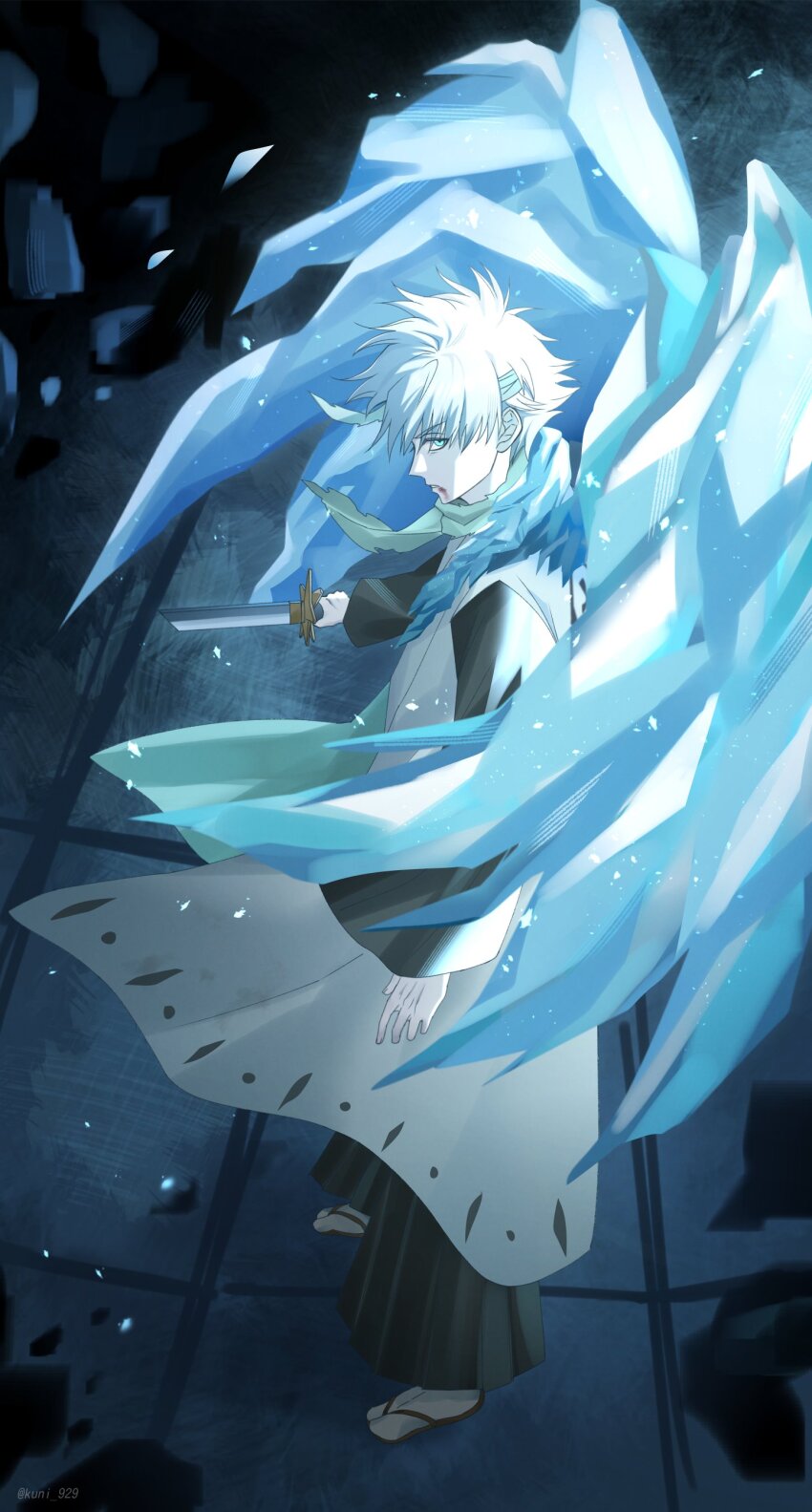 1boy absurdres arm_at_side bankai black_hakama bleach bleach:_sennen_kessen-hen commentary daiguren_hyourinmaru_(bankai) fighting_stance from_side full_body green_eyes hakama haori highres hitsugaya_toushirou holding holding_sword holding_weapon ice ice_wings japanese_clothes katana kuni_929 long_sleeves looking_at_viewer male_focus parted_lips profile short_hair sideways_glance solo spiked_hair standing sword tabi taichou_haori twitter_username weapon white_hair wide_sleeves wings