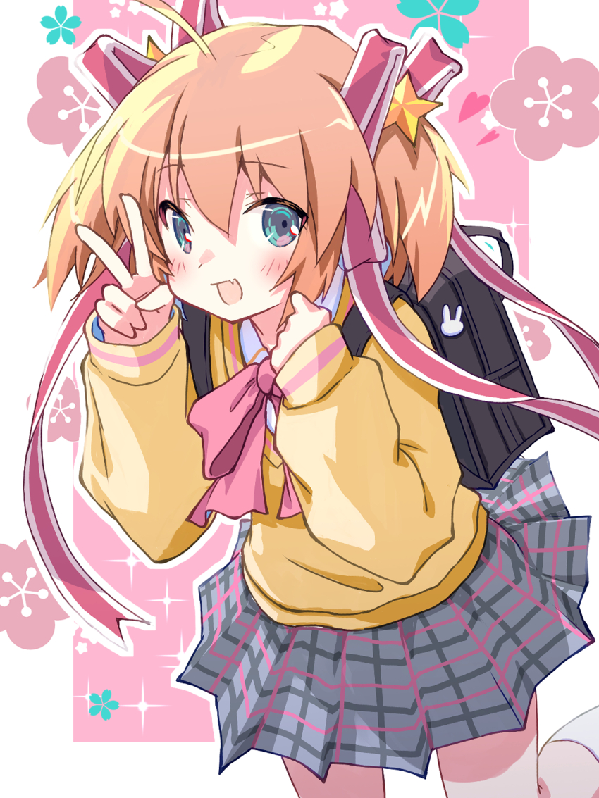 1girl akayama_yukihe bag blonde_hair blush bow bowtie cardigan dress fang green_eyes hair_ornament hair_ribbon highres kamikita_komari key_(company) little_busters! medium_hair open_mouth pink_bow plaid_clothes plaid_skirt pleated_dress rabbit_pin ribbon school_bag school_uniform skirt smile solo star_(symbol) star_hair_ornament v