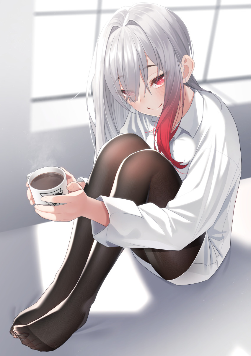 1girl absurdres alex_(counter:side) brown_pantyhose closed_mouth collared_shirt commentary_request counter:side cup eyes_visible_through_hair full_body gradient_hair hair_intakes hair_over_one_eye highres holding holding_cup knees_up korean_commentary mug multicolored_hair no_shoes pantyhose red_eyes red_hair shirt silver_hair smile solo steam the_cold white_shirt