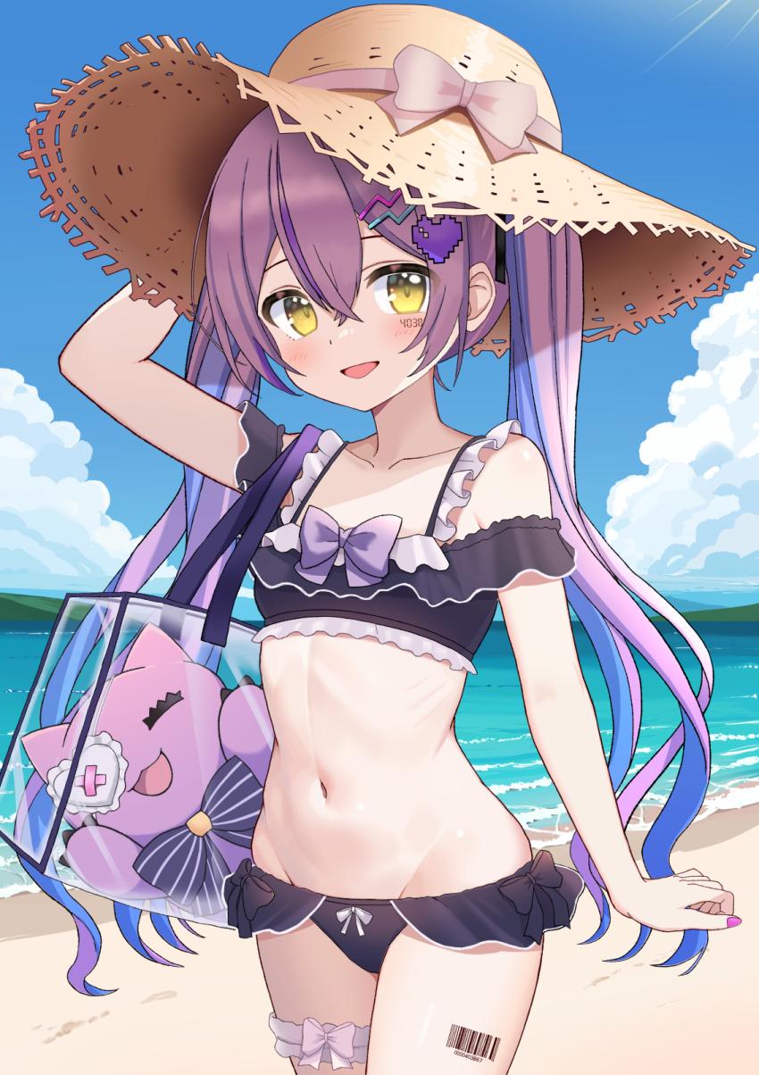 1girl arm_up bag barcode barcode_tattoo beach bikini black_bikini blue_hair blue_sky blush bow bow_bikini cloud cowboy_shot frilled_bikini frills hair_ornament hairclip hat hat_bow highres kazumiya_yayoi looking_at_viewer multicolored_hair nail_polish navel ocean open_mouth pink_bow purple_hair shinomiya_runa shoulder_bag sky solo straw_hat streaked_hair stuffed_toy swimsuit tattoo transparent_bag twintails virtual_youtuber vspo! yellow_eyes