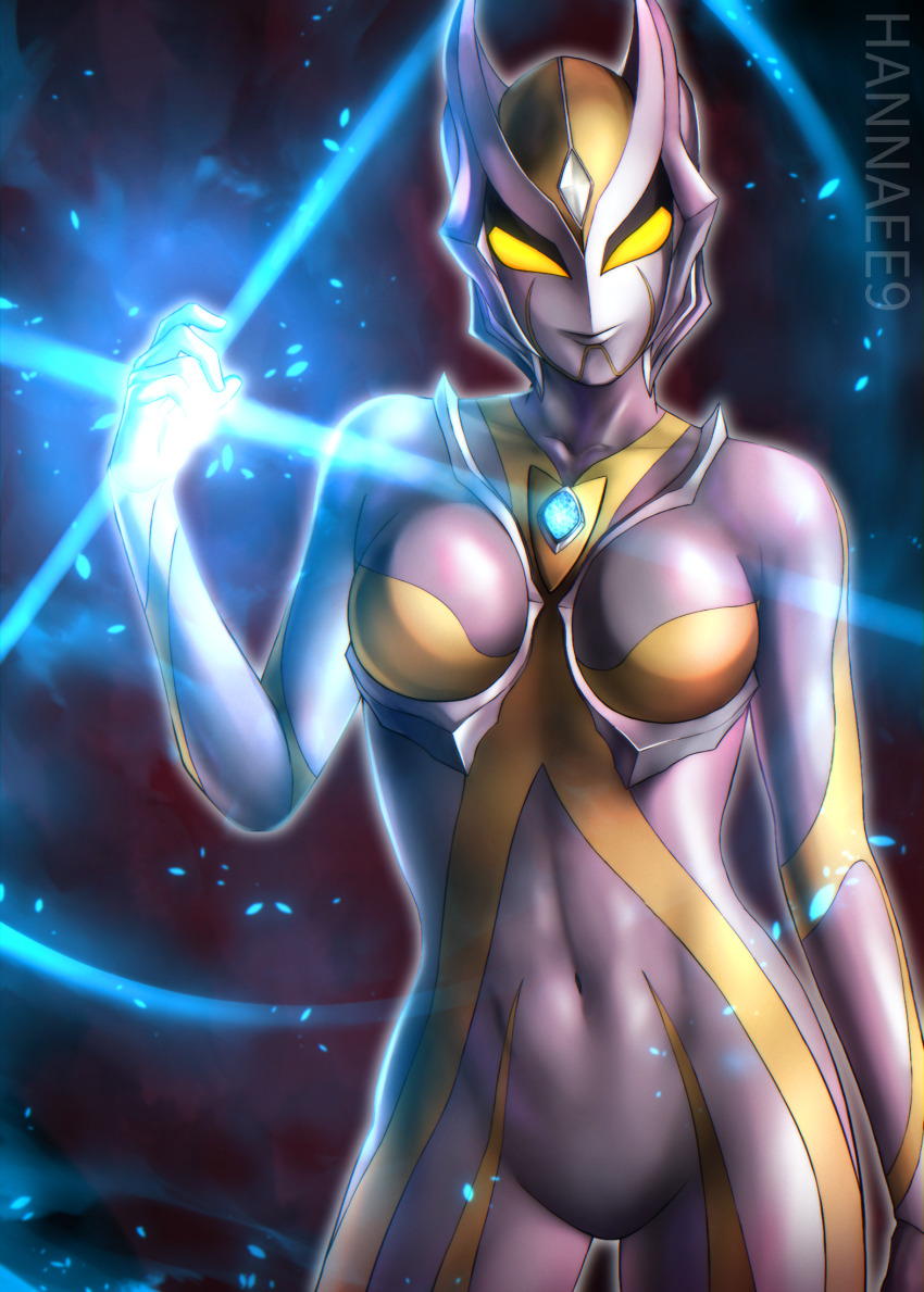 1girl alien artist_name breasts camearra collarbone color_timer colored_skin commentary contrapposto cowboy_shot crystal diffraction_spikes energy facial_mark forehead_jewel glowing glowing_eyes glowing_hand grey_skin groin hand_up hannaee9 highres horns light_particles looking_at_viewer medium_breasts multicolored_skin navel red_background silver_skin smile solo standing tokusatsu tsuburaya_productions tsurime ultra_series ultraman_tiga:_the_final_odyssey ultraman_tiga_(series) yellow_eyes yellow_skin