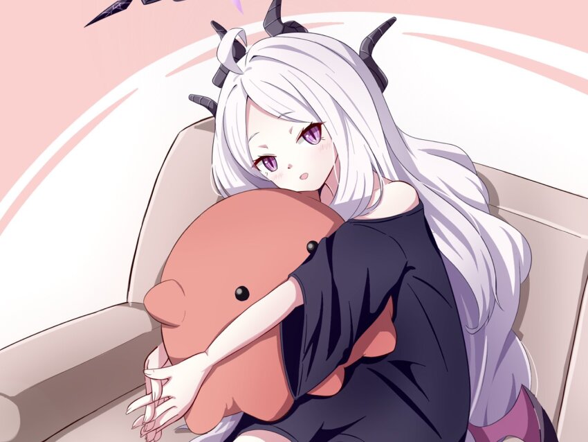 1girl :d ahoge alternate_costume black_shirt blue_archive commentary_request couch demon_girl demon_horns demon_wings forehead halo head_tilt highres hina_(blue_archive) horns hugging_doll hugging_object long_hair looking_at_viewer on_couch open_mouth oversized_clothes oversized_shirt parted_bangs parted_lips purple_eyes shirt short_sleeves sidelocks simple_background sitting smile solo stuffed_squid t-shirt upper_body wavy_hair white_hair wide_sleeves wings yukimi_unagi