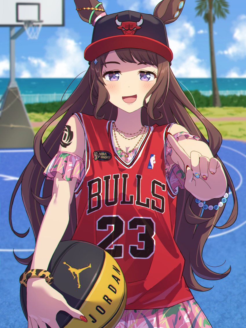 #summer_#besties_(umamusume) 1girl adapted_costume air_jordan animal_ears ball baseball_cap basketball_(object) basketball_hoop basketball_jersey black_hat blue_nails blush bracelet brown_hair chicago_bulls cosplay hat highres holding holding_ball horse_ears jewelry long_hair michael_jordan michael_jordan_(cosplay) multicolored_nails name_connection national_basketball_association pointing pointing_up purple_eyes red_nails red_shirt shirt sleeveless sleeveless_shirt smile solo tosen_jordan_(aurore_vacances)_(umamusume) tosen_jordan_(umamusume) umamusume very_long_hair yazawa_happyaro