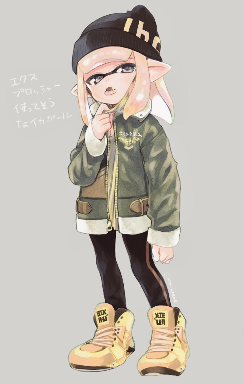 1girl amezawa_koma beanie black_hat black_leggings blonde_hair blue_eyes commentary_request fang full_body green_jacket green_mask grey_background grey_shirt hat high_tops highres inkling inkling_girl inkling_player_character jacket leggings long_sleeves looking_at_viewer mask medium_hair mouth_mask multicolored_eyes nintendo open_clothes open_jacket open_mouth pointy_ears shirt shoes skin_fang sneakers solo splatoon_(series) standing tentacle_hair tongue tongue_out translation_request two-tone_eyes yellow_eyes yellow_shoes