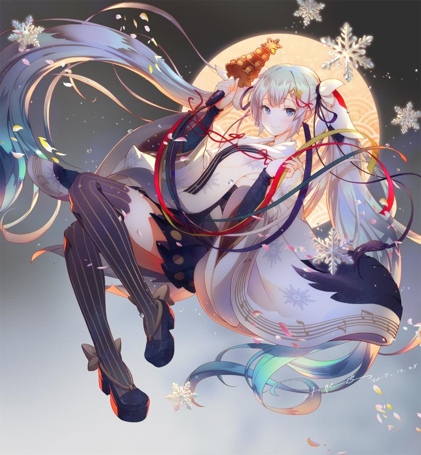 1girl bell dated female_focus fortissimo full_body hair_ornament hatsune_miku highres jingle_bell kagura_suzu long_hair looking_at_viewer musical_note musical_note_hair_ornament musical_note_print skirt smile snowflake_print snowflakes solo striped_clothes striped_thighhighs thighhighs twintails vertical-striped_clothes vertical-striped_thighhighs very_long_hair vocaloid xiao_duzi yuki_miku