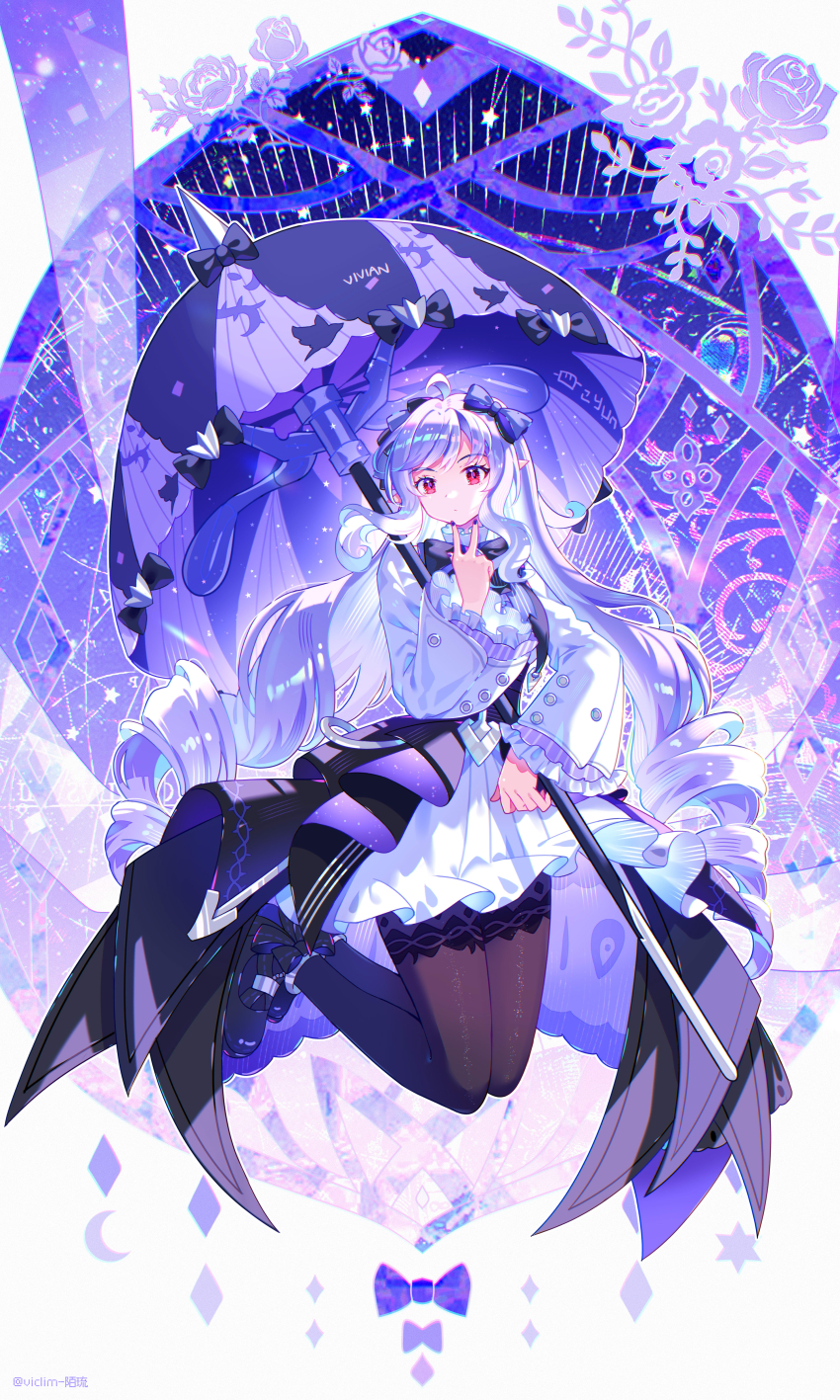 1girl absurdres ahoge artist_name black_pantyhose black_shoes bow character_name commentary_request dress fingernails full_body hair_bow hand_up highres holding holding_umbrella long_hair long_sleeves looking_at_viewer nail_polish pantyhose pointy_ears purple_bow purple_hair purple_nails purple_umbrella red_eyes shoes solo umbrella v very_long_hair viclim-monou vivian_(zenless_zone_zero) white_dress zenless_zone_zero