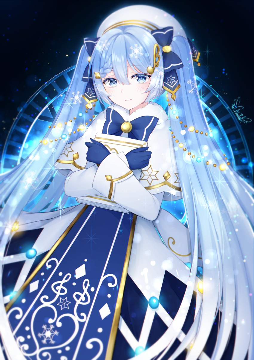 1girl absurdres bass_clef beret black_background blue_bow blue_eyes blue_gloves blue_hair blue_tabard book bow bowtie braid braided_bangs capelet chiutake_mina christmas_lights commentary cowboy_shot dress fortissimo fur-trimmed_capelet fur_trim gloves gold_trim hair_bow hair_ornament hat hatsune_miku highres holding holding_book holding_to_chest light_blue_hair looking_at_viewer musical_note musical_note_hair_ornament signature smile snowflake_print snowflakes solo sparkle tabard treble_clef twintails vocaloid white_capelet white_dress white_hat yuki_miku yuki_miku_(2021)