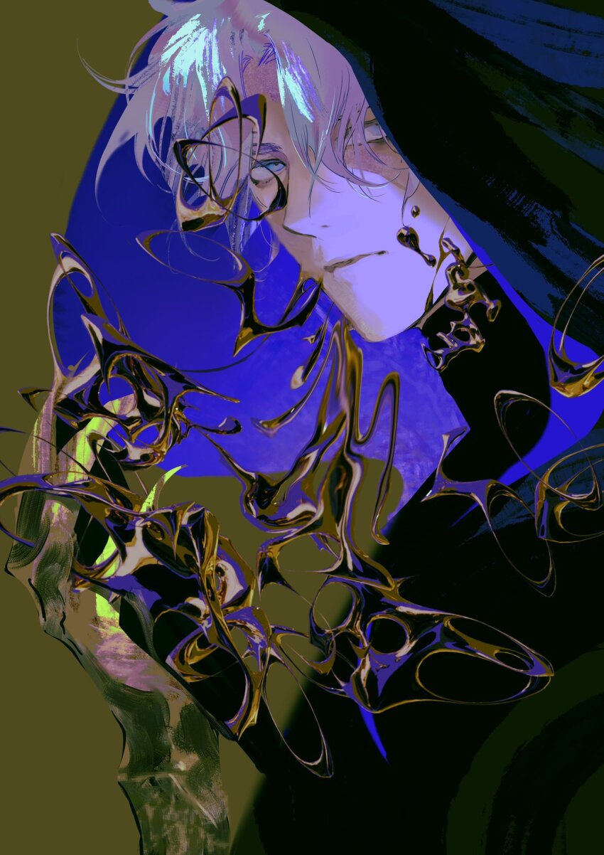 1boy armor bangpingguo black_cloak black_hood blue_eyes clawed_gauntlets cloak colored_eyelashes flame_reaver_of_the_deepest_dark gold gold_armor hand_up hashtag-only_commentary highres honkai:_star_rail honkai_(series) hood hood_up hooded_cloak liquid_gold looking_to_the_side male_focus phainon_(honkai:_star_rail) serious short_hair simple_background solo white_eyelashes white_hair
