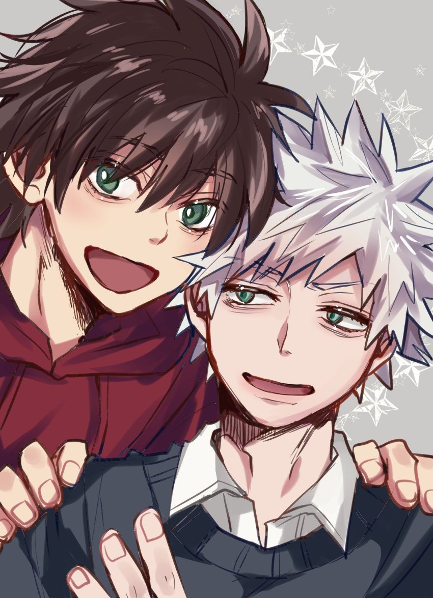 2boys black_hair coro_(leocorok) darren_shan green_eyes highres male_focus multiple_boys school_uniform short_hair smile steve_leonard the_saga_of_darren_shan white_hair aged_down