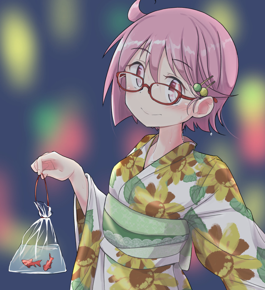 1girl bag bagged_fish blurry blurry_background blush commentary_request dango_hair_ornament fish food-themed_hair_ornament glasses hair_ornament highres holding japanese_clothes kimono long_sleeves looking_at_viewer nonohara_yuzuko obi pink_eyes red-framed_eyewear sash short_hair smile solo sweat upper_body wide_sleeves yukata yuukin yuyushiki