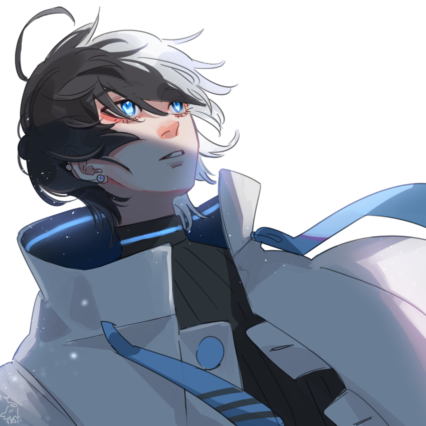 1boy ahoge black_hair blue_eyes ear_piercing earrings high_collar highres indie_virtual_youtuber jacket jewelry kamito_(vtuber) male_focus multicolored_hair parted_lips piercing solo split-color_hair turtleneck upper_body virtual_youtuber white_background white_hair white_jacket zoramaruta