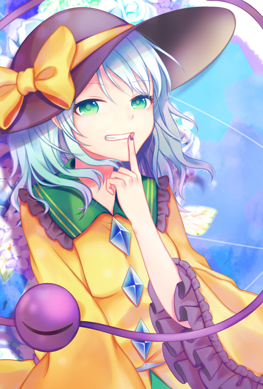 1girl absurdres black_hat blouse bow close-up eyeball female_focus finger_to_mouth fingernails floral_background frilled_shirt_collar frills green_eyes grin half-closed_eyes hat hat_bow highres komeiji_koishi long_hair long_sleeves rnkgmn shirt silver_hair smile solo string third_eye touhou upper_body wide_sleeves wing_collar yellow_bow yellow_shirt