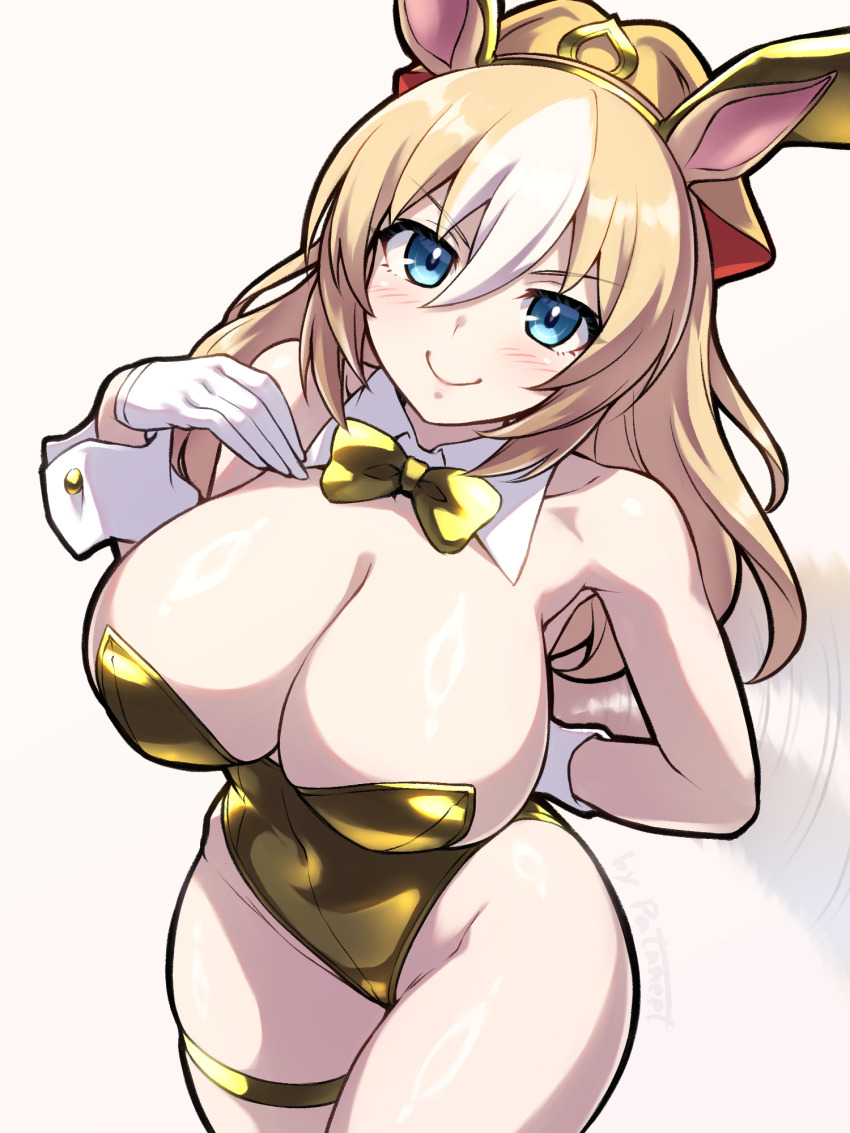 1girl blonde_hair blue_eyes bow bowtie breasts cleavage collar durandal_(umamusume) gloves gold_bow gold_leotard highres horse_girl huge_breasts leotard looking_up pataneet playboy_bunny simple_background smile solo umamusume white_background white_collar white_gloves