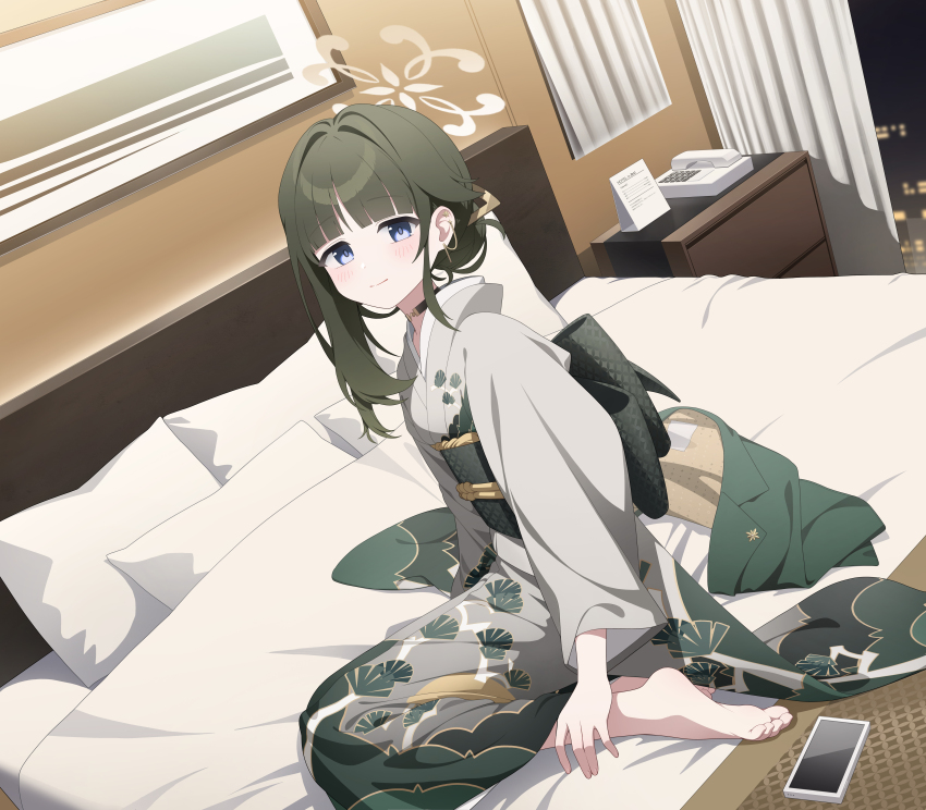1girl absurdres barefoot blue_archive blue_eyes blunt_bangs blush choker closed_mouth dong_ji green_choker green_hair green_kimono green_sash grey_kimono hair_bun highres japanese_clothes kimono long_hair looking_at_viewer multicolored_kimono obi sash shell shell_print sidelocks smile solo tsumugi_(blue_archive)