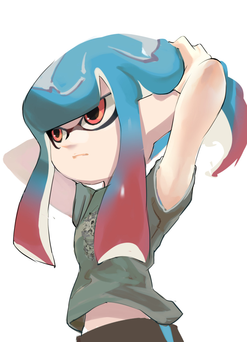 1girl absurdres arms_up band_shirt blue_hair blunt_bangs closed_mouth expressionless gradient_hair grey_shirt highres holding holding_own_hair inkling koike3582 light_blue_hair long_hair merchandise multicolored_hair nintendo omega-chan_(splatoon) red_eyes red_hair shirt short_sleeves simple_background single_vertical_stripe solo splatoon_(manga) splatoon_(series) t-shirt tentacle_hair two-tone_hair white_background