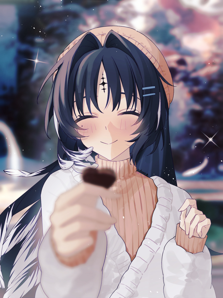 1girl alternate_costume black_hair blurry blurry_background blurry_foreground brown_hat candy chinese_commentary chocolate chocolate_heart closed_mouth commentary_request facing_viewer feather_hair food hair_intakes hat heart heart-shaped_food highres holding holding_chocolate holding_food incoming_food kohane_kun long_hair long_sleeves mole mole_under_eye orange_shirt parted_bangs ribbed_shirt shirt smile solo sweater tacet_mark_(wuthering_waves) upper_body white_sweater wuthering_waves yangyang_(wuthering_waves)