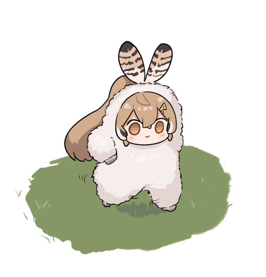 1girl absurdres black_hair brown_eyes brown_hair chibi chibi_only closed_mouth ehho_ehho_(meme) feather_hair_ornament feathers grass hair_ornament hairclip highres hololive hololive_english long_hair meme multicolored_hair nanashi_mumei owl_costume running smile snowmya solo streaked_hair virtual_youtuber white_hair