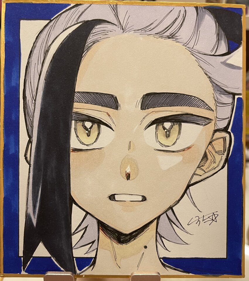 1boy absurdres black_hair clenched_teeth commentary_request hei_tai_(kyaputen1) highres kieran_(pokemon) looking_at_viewer loose_hair_strand male_focus mole mole_on_neck multicolored_hair nintendo pokemon pokemon_sv portrait signature solo teeth traditional_media two-tone_hair yellow_eyes