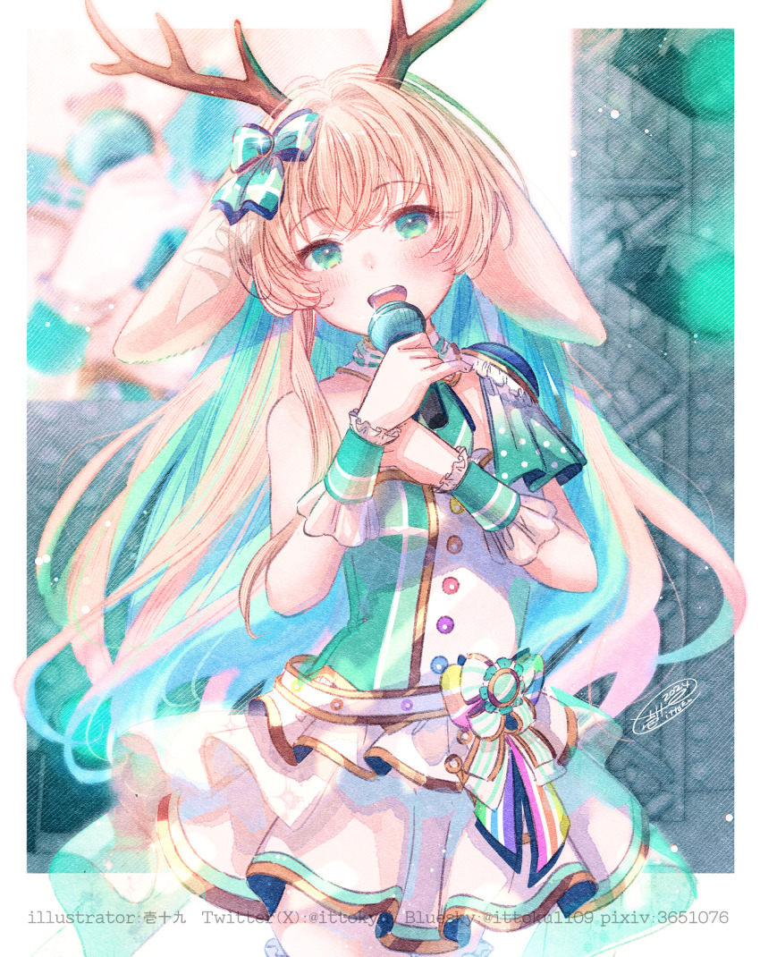 1girl :d animal_ears antlers bare_shoulders blonde_hair blue_bow blue_hair bluesky_username bow breasts commentary_request dress green_eyes hair_bow head_tilt highres holding holding_microphone horns ittokyu long_hair looking_at_viewer microphone multicolored_hair nanashi_inc. open_mouth pixiv_id pleated_dress signature small_breasts smile solo tsukinoki_tirol twitter_username two-tone_hair very_long_hair virtual_youtuber white_dress wrist_cuffs