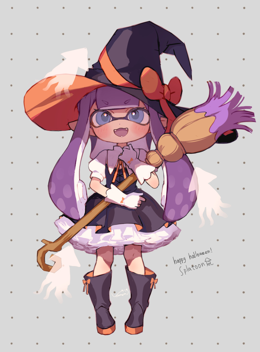 1girl black_boots black_dress black_hat blue_background blue_eyes boots bow broom collared_dress commentary_request copyright_name dress fangs full_body gloves halloween happy_halloween hat hat_bow highres holding holding_broom inkling inkling_girl inkling_player_character long_hair nintendo noamem open_mouth orange_bow pointy_ears polka_dot polka_dot_background puffy_short_sleeves puffy_sleeves purple_hair short_sleeves smile solo splatoon_(series) standing tentacle_hair two-sided_fabric two-sided_headwear white_gloves witch_hat