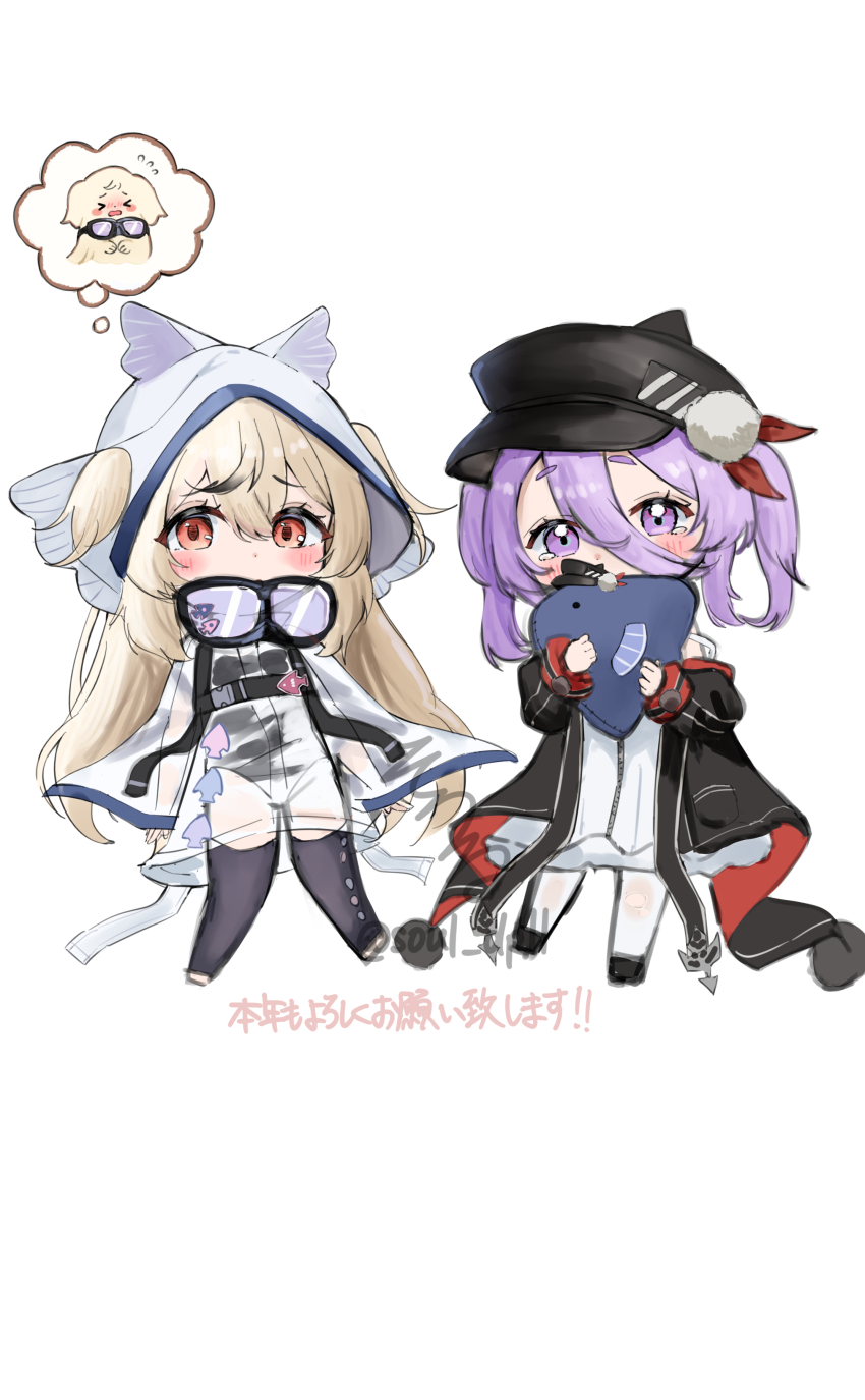 absurdres animal_hood azur_lane black_hat black_jacket blonde_hair blush chibi chibi_only cosplay costume_switch dress flasher_(azur_lane) flasher_(azur_lane)_(cosplay) goggles goggles_around_neck hat highres holding holding_stuffed_toy hood image_in_thought_bubble jacket long_bangs peaked_cap purple_eyes purple_hair red_eyes simple_background soul_(dp11) speech_bubble stuffed_animal stuffed_fish stuffed_toy tearing_up thought_bubble trait_connection white_background white_dress z9_(azur_lane) z9_(azur_lane)_(cosplay)