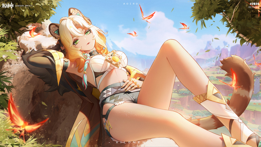 1girl animal_ears aoiro_xiaolan artist_name bare_shoulders blonde_hair character_name cloud cloudy_sky crystalfly_(genshin_impact) dated genshin_impact green_eyes hair_between_eyes highres jaguar_ears jaguar_girl jaguar_tail jewelry long_hair looking_at_viewer lying mountain on_tree outdoors ring shorts sky solo tail thighs tree xilonen_(genshin_impact)