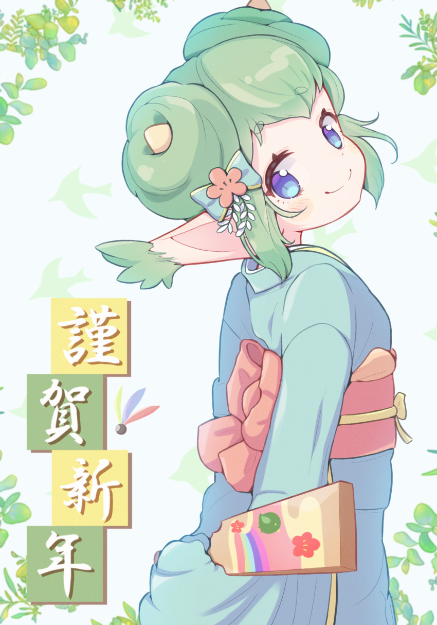 1girl aqua_kimono arms_behind_back blue_eyes bow closed_mouth cowboy_shot double_bun donut_hair_bun ear_tufts flower foliage furisode green_hair hagoita hair_bow hair_bun hair_flower hair_ornament head_tilt highres holding holding_paddle japanese_clothes jazz_grace kanzashi kimono lidelle_(furisode)_(puyopuyo) lidelle_(puyopuyo) long_sleeves looking_back obiage obijime official_alternate_costume own_hands_together paddle pinching_sleeves pink_sash pointy_ears puyopuyo puyopuyo_quest sash short_eyebrows short_hair sidelocks sleeves_past_fingers sleeves_past_wrists slit_pupils smile solo split_mouth tsumami_kanzashi two-handed white_background wide_sleeves