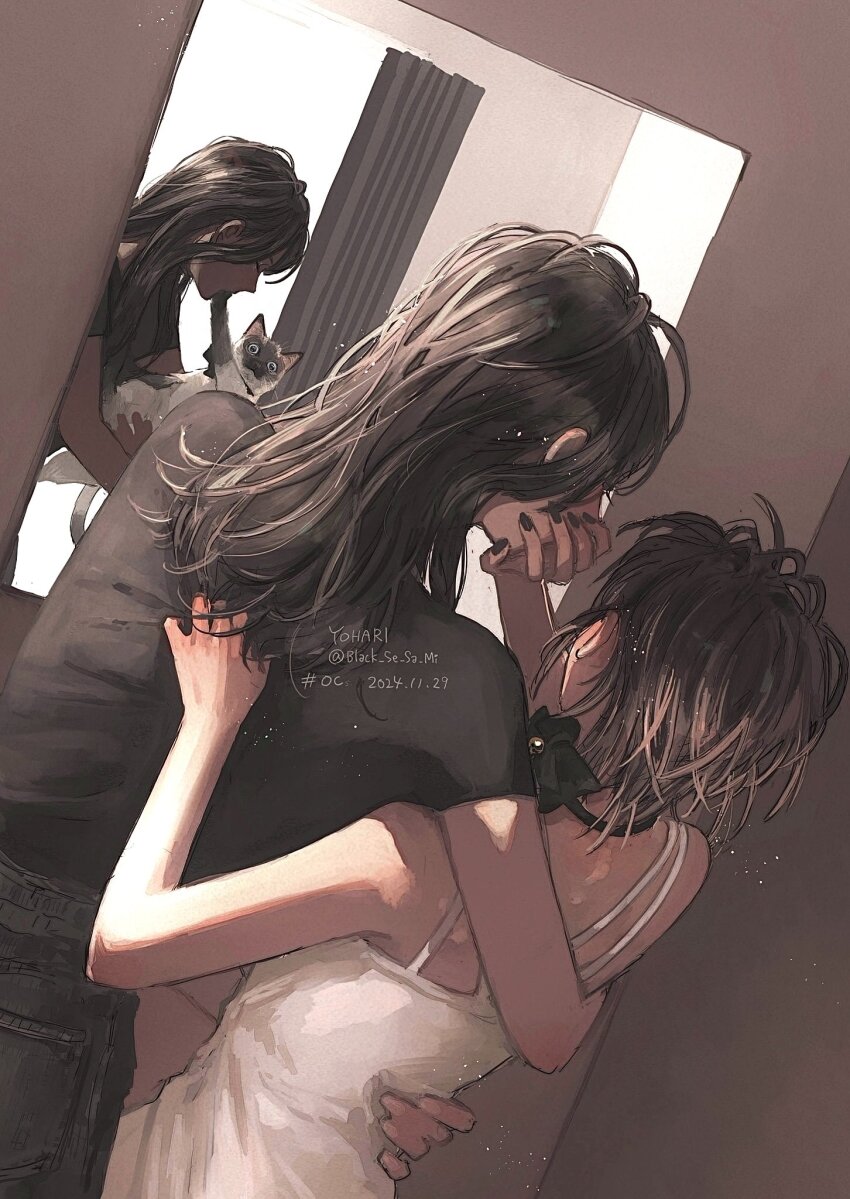 2girls artist_name black_hair black_nails black_se_sa_mi black_shirt brown_hair cat commentary_request dated different_reflection dress facing_away from_behind hand_on_another&#039;s_face height_difference highres hug indoors medium_hair multiple_girls nail_polish original reflection shirt short_hair t-shirt twitter_username waist_hug white_dress yuri