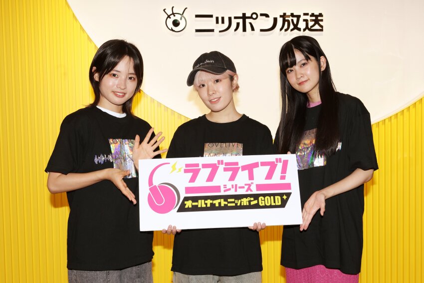 3girls absurdres furihata_ai hat highres indoors looking_at_viewer multiple_girls ookuma_wakana oonishi_aguri photo_(medium) smile standing